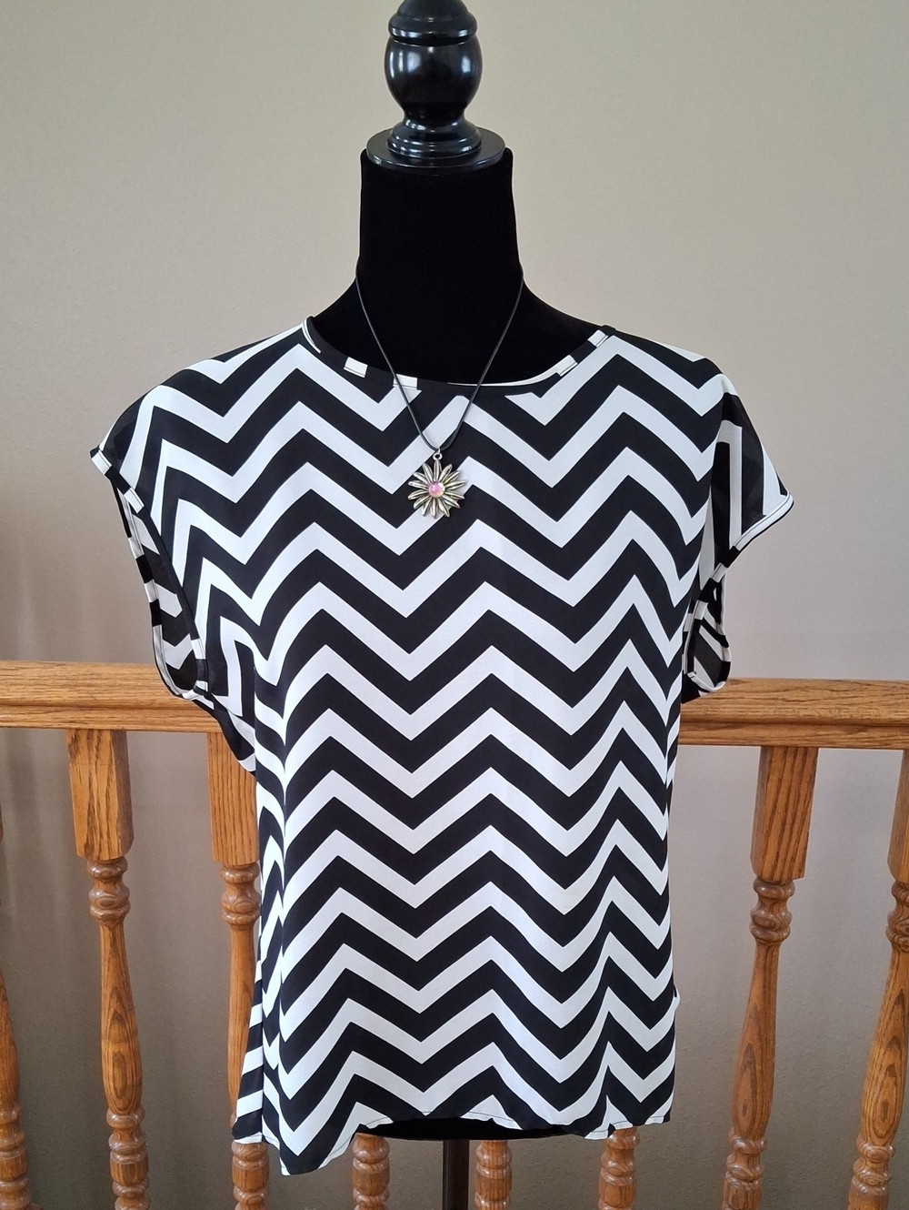 HeartSoul Black & White Chevron Short Sleeve Top